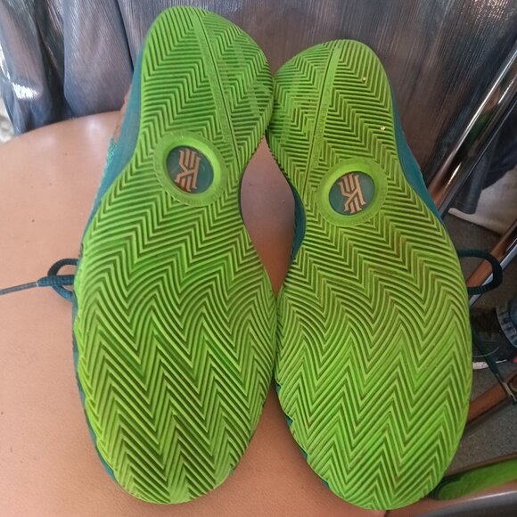 Nike Kyrie Irving Rare Green Gold US size 6 - Picture 5 of 5